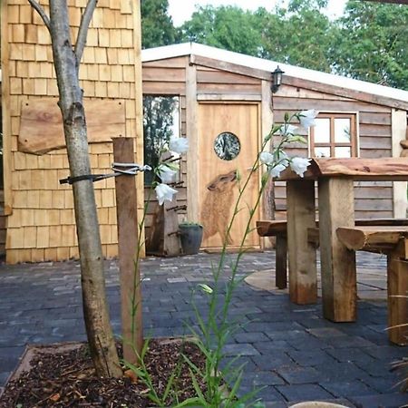 Charming 2-Bed Cabin In Саттон-Колдфилд Экстерьер фото