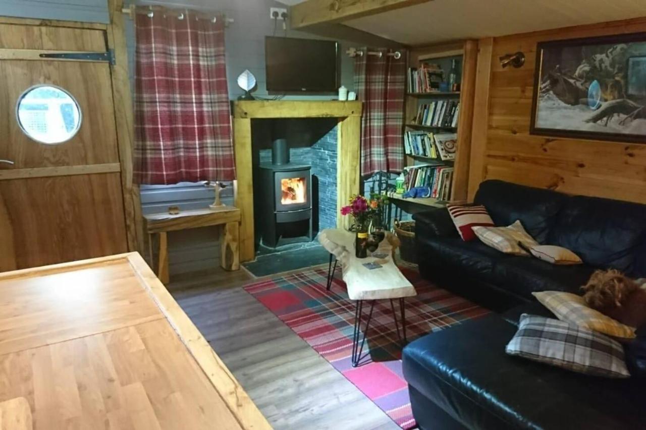 Charming 2-Bed Cabin In Саттон-Колдфилд Экстерьер фото